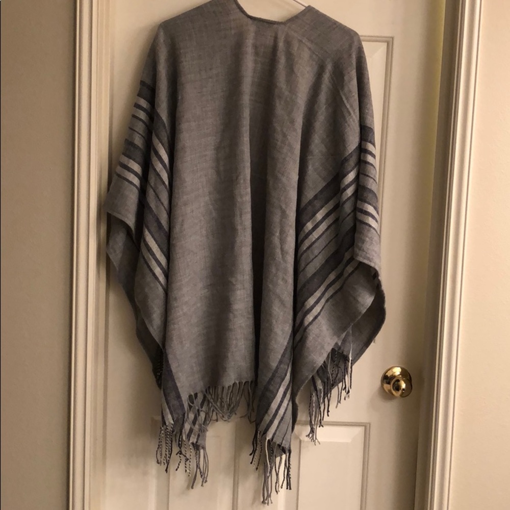 Roots Gray Striped Women's Poncho - Picture 3 of 3